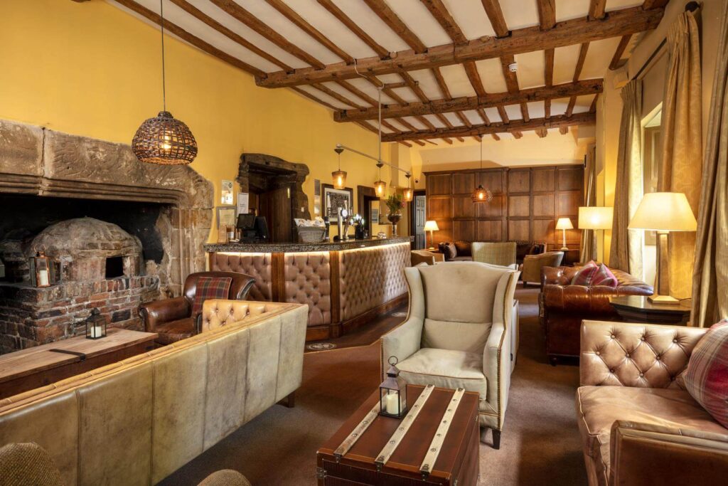 Bar & Lounge